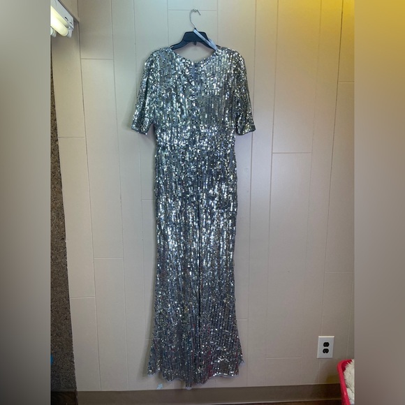 Mac Duggal 4707 Sequin Stripe Platinum Metallic V-Neck Gown Size 12 - Picture 11 of 13